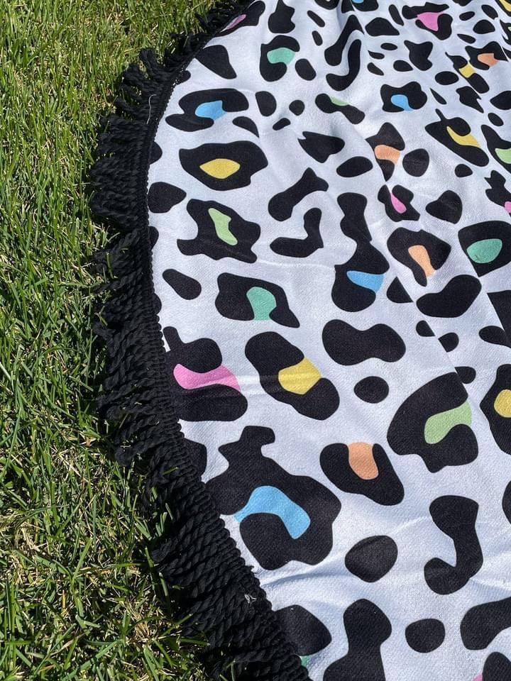 Round Beach Towel in Fun Leopard