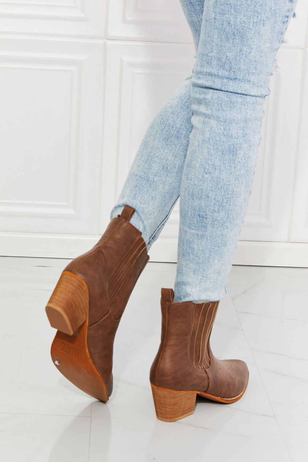 Love the Journey Stacked Heel Chelsea Boot in Chestnut